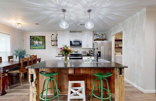 Bryan House | Red Robin House ~ Aggieland Vacation Rentals