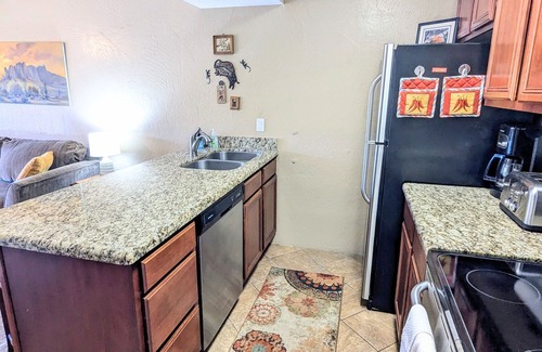 Oak Creek Condo | ~Red Rock Sanctuary w/Views~Pool~BBQ~Cozy~Clean~