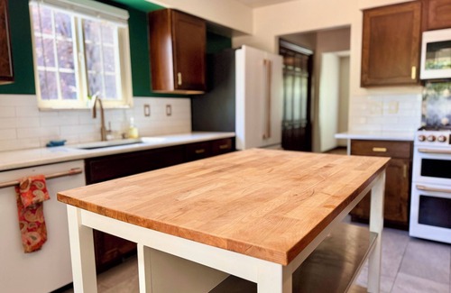 Bear Creek House | Red Rocks, Family Friendly Yard & Cul-de-sac, Chefs Kitchen to Host the Holidays