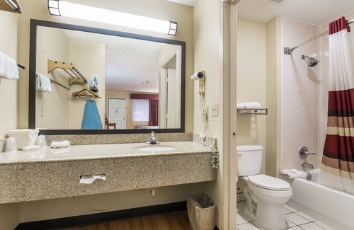 Willis Hotel | Red Roof Inn Conroe North - Willis