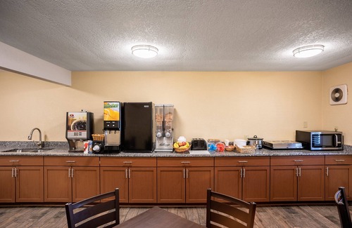 Berwick Hotel | Red Roof Inn Des Moines