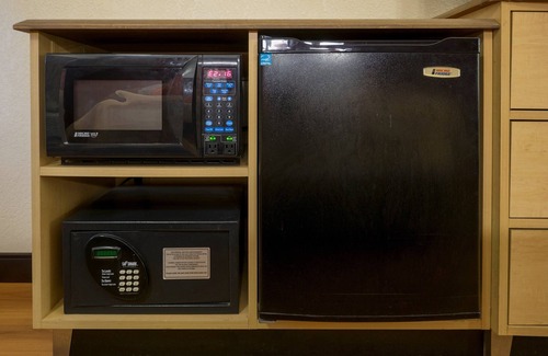 Dearborn Hotel | Red Roof Inn Detroit - Dearborn/Greenfield Village