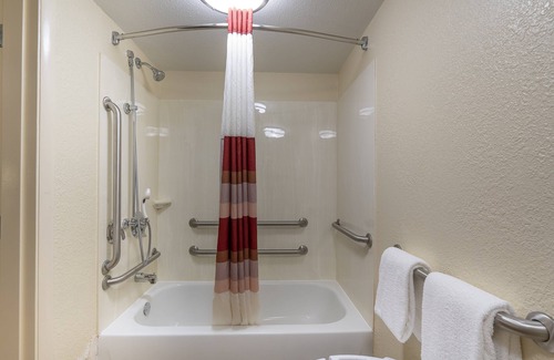 Dearborn Hotel | Red Roof Inn Detroit - Dearborn/Greenfield Village