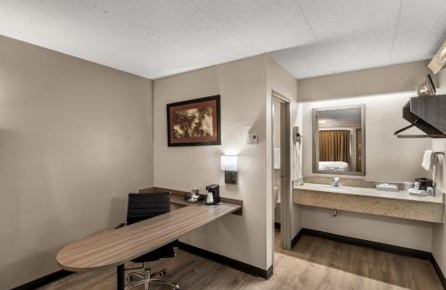 Enfield Hotel | Red Roof Inn Enfield