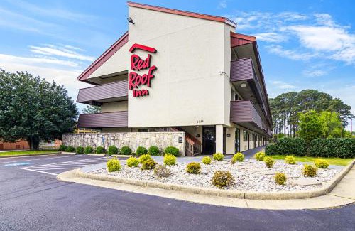 Coliseum Central Hotel | Red Roof Inn Hampton Coliseum and Convention Center
