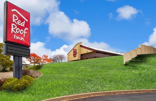 Madison Hotel | Red Roof Inn Madison, WI