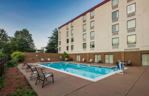 Mansfield Hotel | Red Roof Inn PLUS Boston - Mansfield - Foxboro