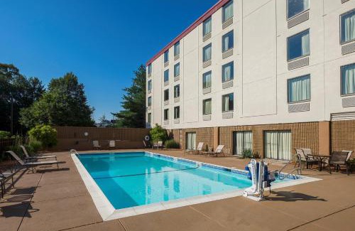 Mansfield Hotel | Red Roof Inn PLUS Boston - Mansfield - Foxboro