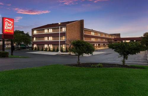 Crosswoods Hotel | Red Roof Inn PLUS+ Columbus - Worthington