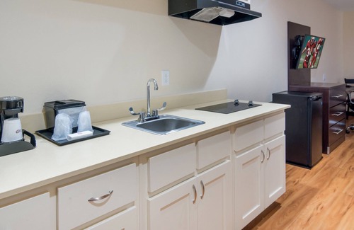 Burleson Hotel | Red Roof Inn PLUS+ Fort Worth - Burleson