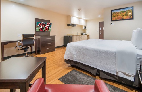 Burleson Hotel | Red Roof Inn PLUS+ Fort Worth - Burleson