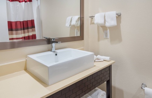 Burleson Hotel | Red Roof Inn PLUS+ Fort Worth - Burleson