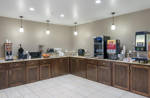 Burleson Hotel | Red Roof Inn PLUS+ Fort Worth - Burleson