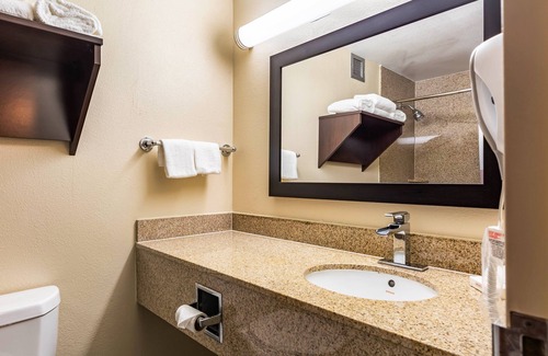 Greater Greenspoint Hotel | Red Roof Inn PLUS+ & Suites Houston - IAH Airport SW
