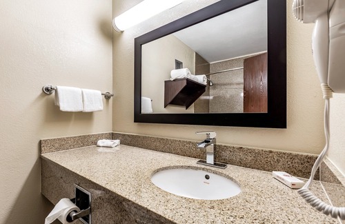 Greater Greenspoint Hotel | Red Roof Inn PLUS+ & Suites Houston - IAH Airport SW
