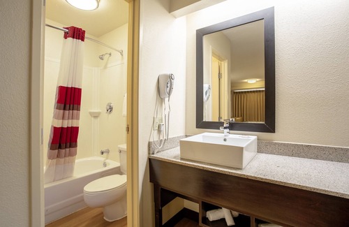 Newark Hotel | Red Roof Inn PLUS+ Wilmington - Newark
