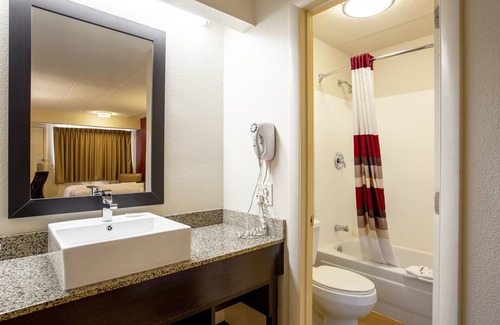Newark Hotel | Red Roof Inn PLUS+ Wilmington - Newark