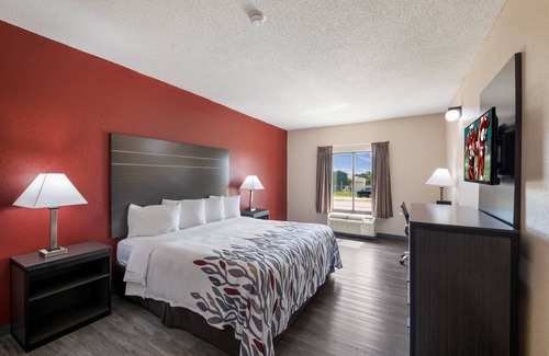 Manor Hotel | Red Roof Inn & Suites Austin East - Manor
