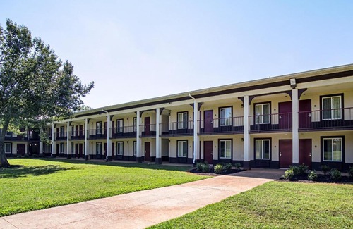 Greenwood Hotel | Red Roof Inn & Suites Greenwood, SC