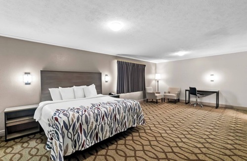 Lexington Hotel | Red Roof Inn & Suites Lexington - Hamburg