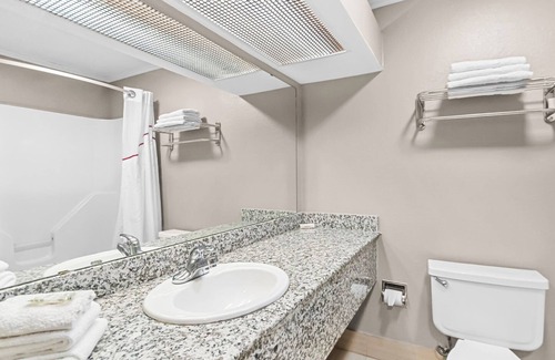 Lexington Hotel | Red Roof Inn & Suites Lexington - Hamburg