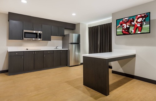 Sulphur Hotel | Red Roof Inn Sulphur