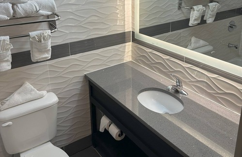 Ditmas Park Hotel | Red Roof PLUS+ Brooklyn - Flatbush Ave