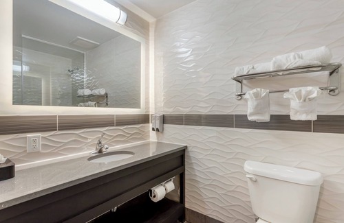 Ditmas Park Hotel | Red Roof PLUS+ Brooklyn - Flatbush Ave