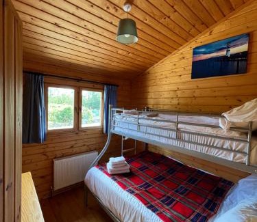 Clarinbridge Ski Chalet | Red Squirrel Lodge