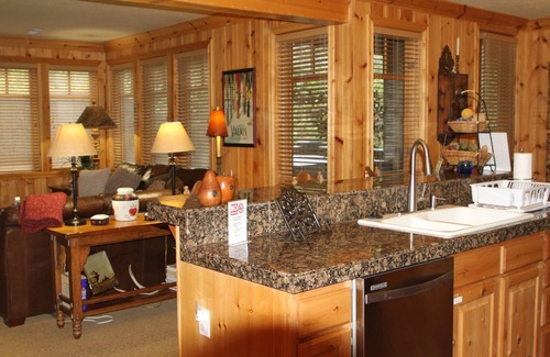 Deer Valley Condo | Red Stag Lodge 402 - 5 Star Review, Freshly Remodeled, Quick Walk to Lifts