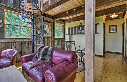 Putney Apartment | Red Sweetheart Barn Studio with Mtn and River Views!