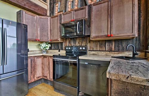 Putney Apartment | 'Red Sweetheart Barn Studio' w/Mtn & River Views!