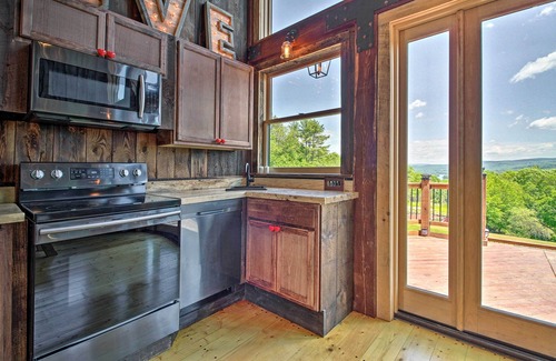 Putney Apartment | 'Red Sweetheart Barn Studio' w/Mtn & River Views!