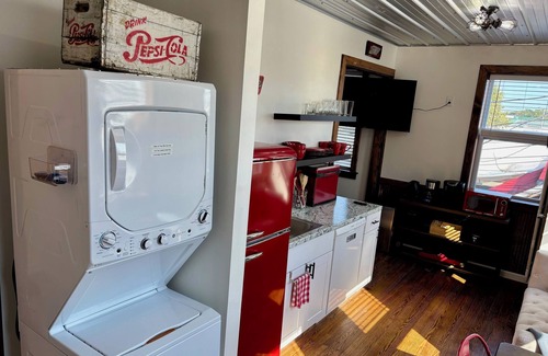 Hohenwald Apartment | "Red, White & Beautiful" loft in the center of downtown Hohenwald, TN.
