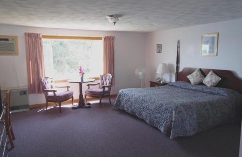 Robbinston Hotel | Redclyffe Shore Motor Inn