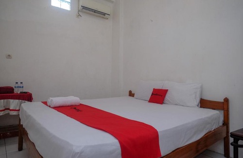 Surakarta Hotel | RedDoorz at H&W Hotel Solo