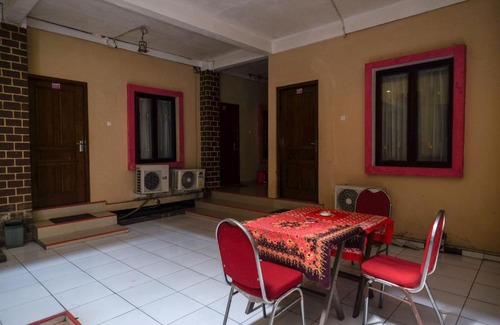 Surakarta Hotel | RedDoorz at H&W Hotel Solo