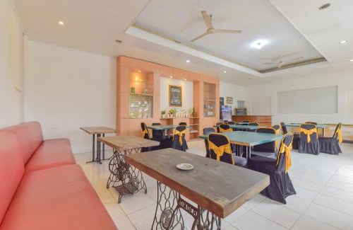 Cisarua Hotel | RedDoorz at House Of Dirga Cisarua Puncak