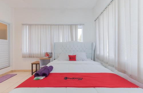 Karawang Hotel | RedDoorz at Jalan Pangkal Perjuangan Karawang