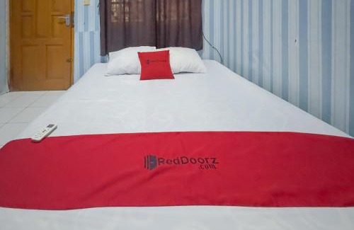Cileunyi Hotel | RedDoorz at Kuning GH Jatinangor