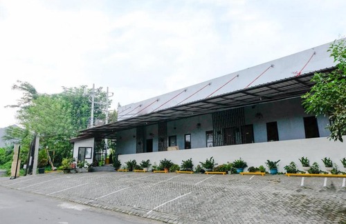 Dinoyo Hotel | RedDoorz @ Bukit Dieng 2