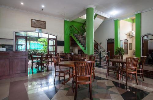 Surabaya House | RedDoorz @ Genteng Surabaya 2