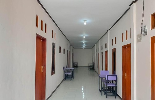 Karawang Hotel | RedDoorz @ Jalan Ahmad Yani