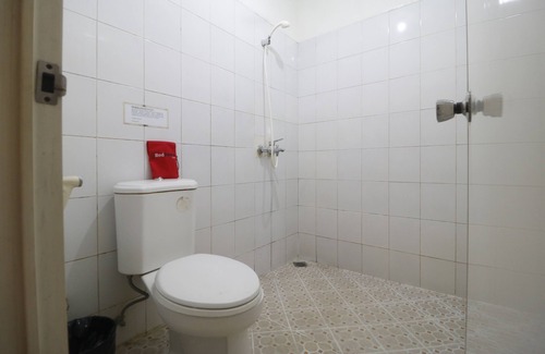 Mampang Prapatan House | RedDoorz @ Jalan Gatot Subroto Jakarta