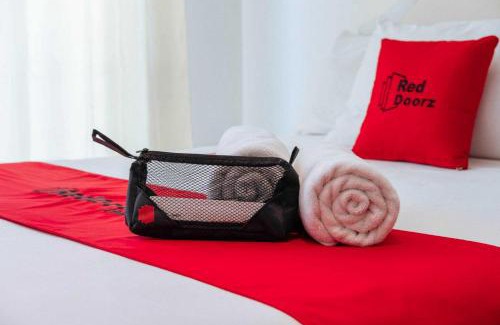 West Cirebon Hotel | RedDoorz @ Kings Hotel near CSB Mall