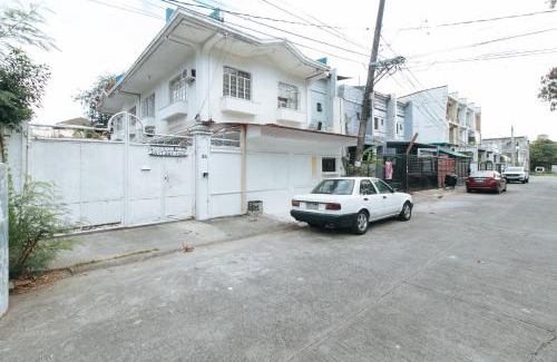 Las Pinas Hotel | RedDoorz @ Malibu Room BF International Las Pinas