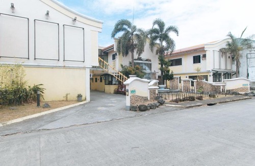 General Trias Hotel | RedDoorz @ Moss Hotel Dasmarinas