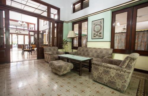 Klojen House | RedDoorz near Balai Kota Malang