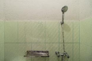 Karawang House | RedDoorz near Cikampek Mall Karawang