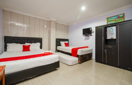 Parapat Hotel | RedDoorz near Danau Toba Parapat